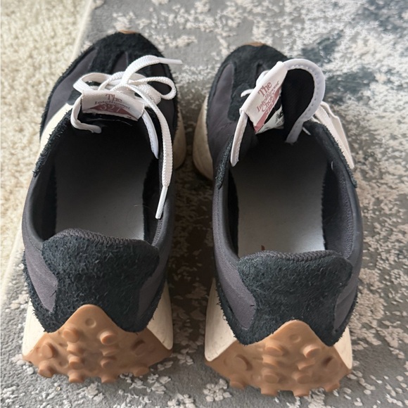 New Balance unisex Black and Cream Sneakers - Picture 5 of 8